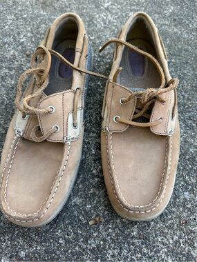 Maui Island women's tan leather boat shoes